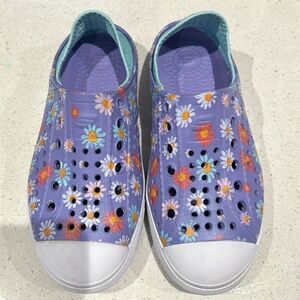 HOST PICK Skechers water shoes size 13 floral pattern